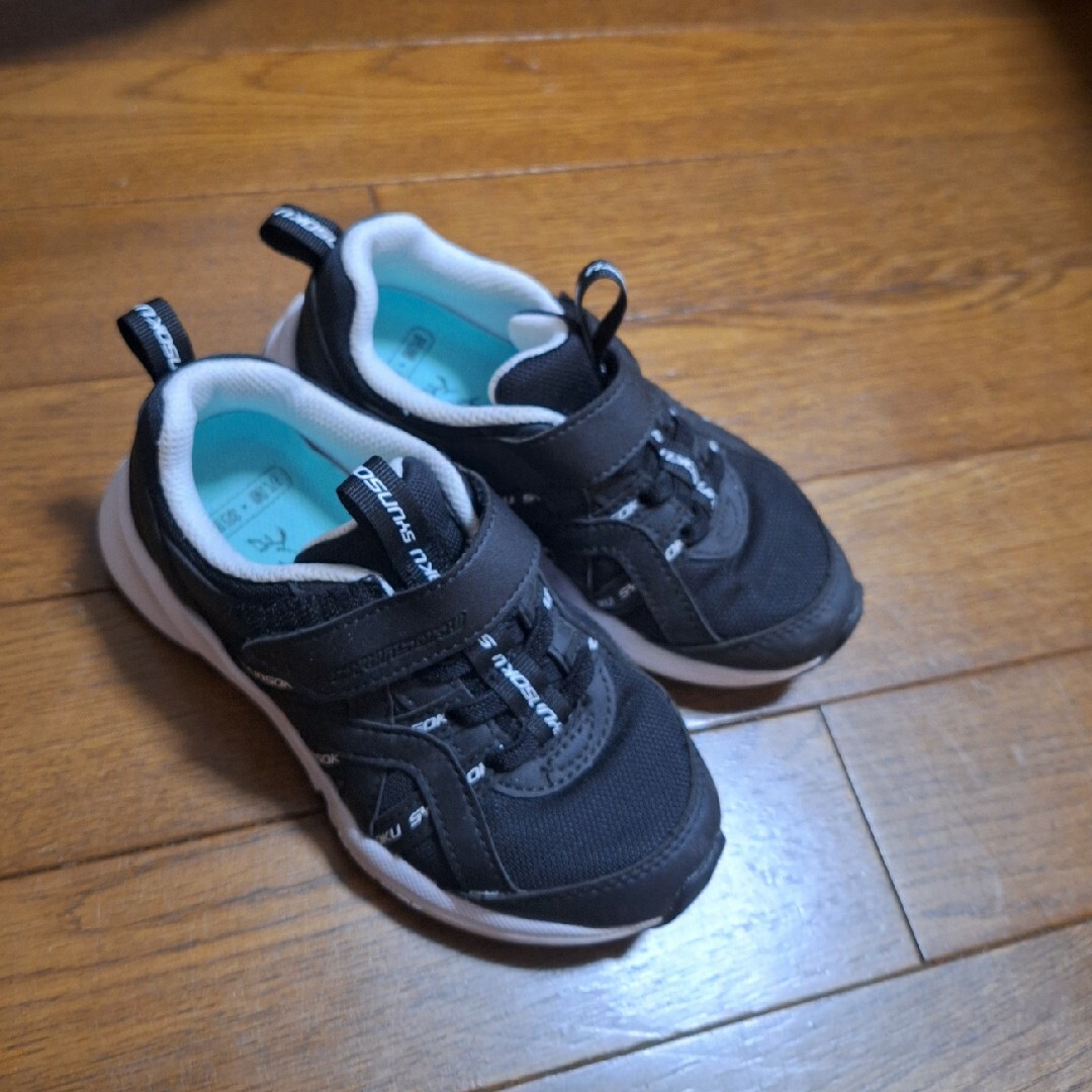 SYUNSOKU（ACHILESS）(シュンソク)の瞬足　スニーカー　黒17.5センチ キッズ/ベビー/マタニティのキッズ靴/シューズ(15cm~)(スニーカー)の商品写真