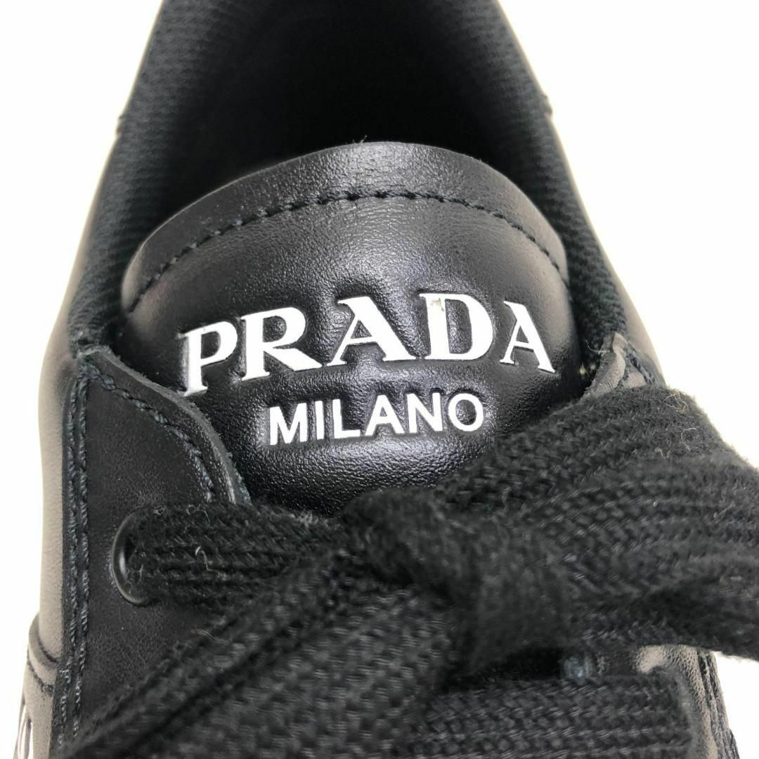 PRADA(プラダ)の【ほぼ未使用】PRADA プラダ レザー スニーカー ブラック  ロゴ 28.5 メンズの靴/シューズ(スニーカー)の商品写真