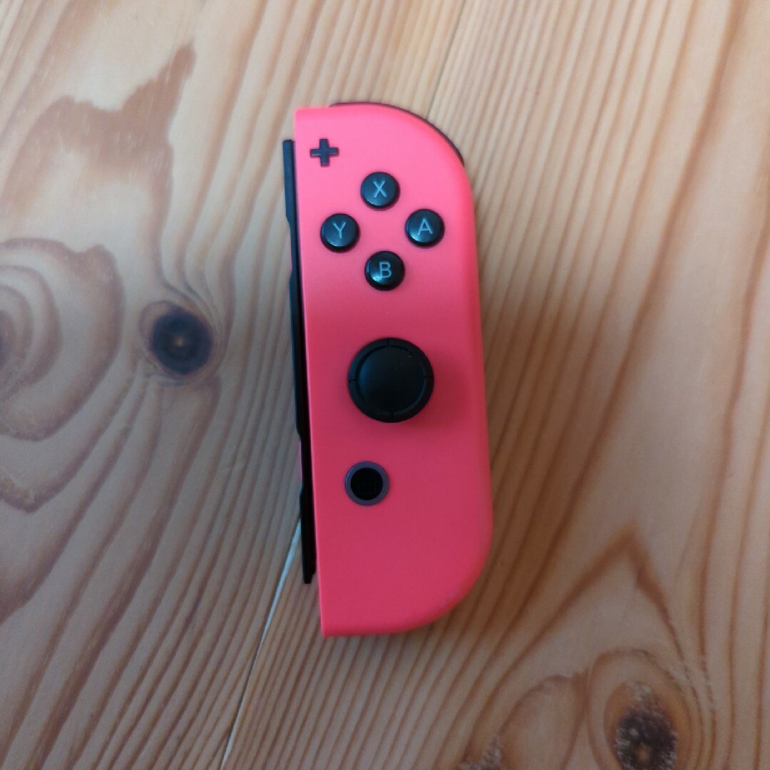 Nintendo Switch(ニンテンドースイッチ)の任天堂スイッチジョイコン右ジャンク品 エンタメ/ホビーのゲームソフト/ゲーム機本体(その他)の商品写真