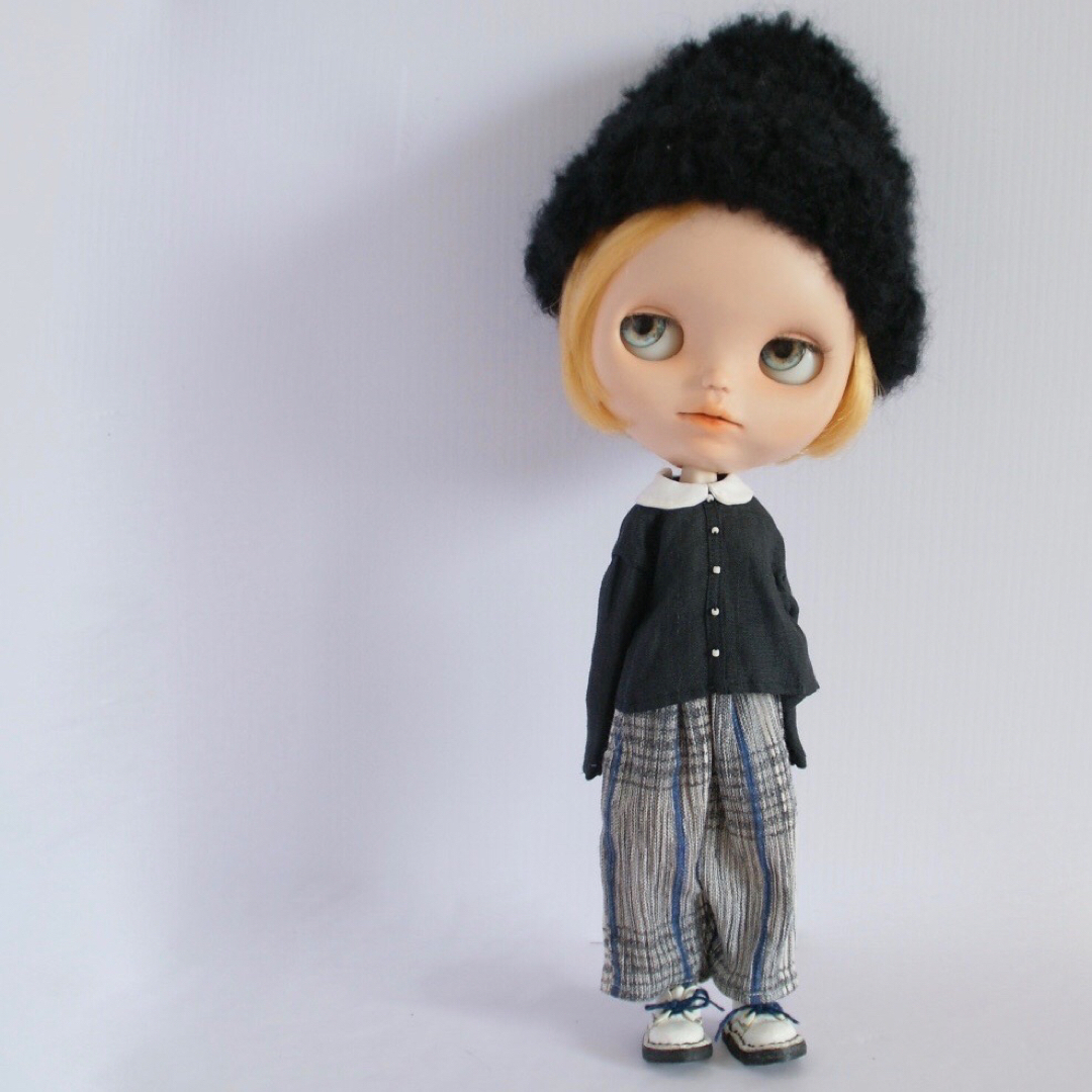 ブライスアウトフィット　白襟シャツセット　リネンブラックx ブルーラインチェック ハンドメイドのぬいぐるみ/人形(人形)の商品写真