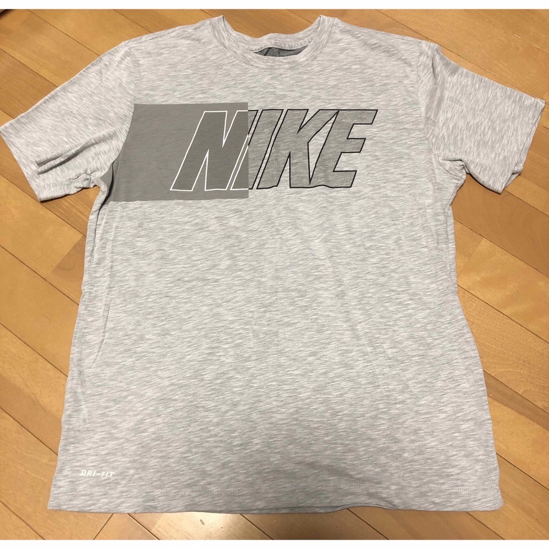 NIKE(ナイキ)のNIKE 半袖 Tシャツ メンズ Lサイズ ナイキ グレー ドライフィット メンズのトップス(Tシャツ/カットソー(半袖/袖なし))の商品写真