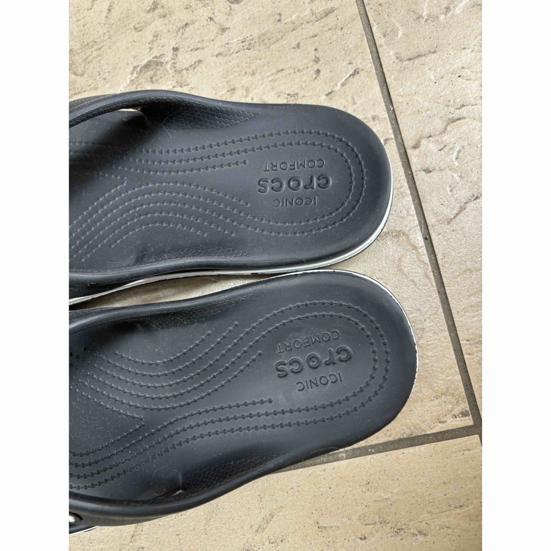 crocs(クロックス)の【新品未使用】クロックス　黒　サンダル　ビーサン　26センチ メンズの靴/シューズ(サンダル)の商品写真