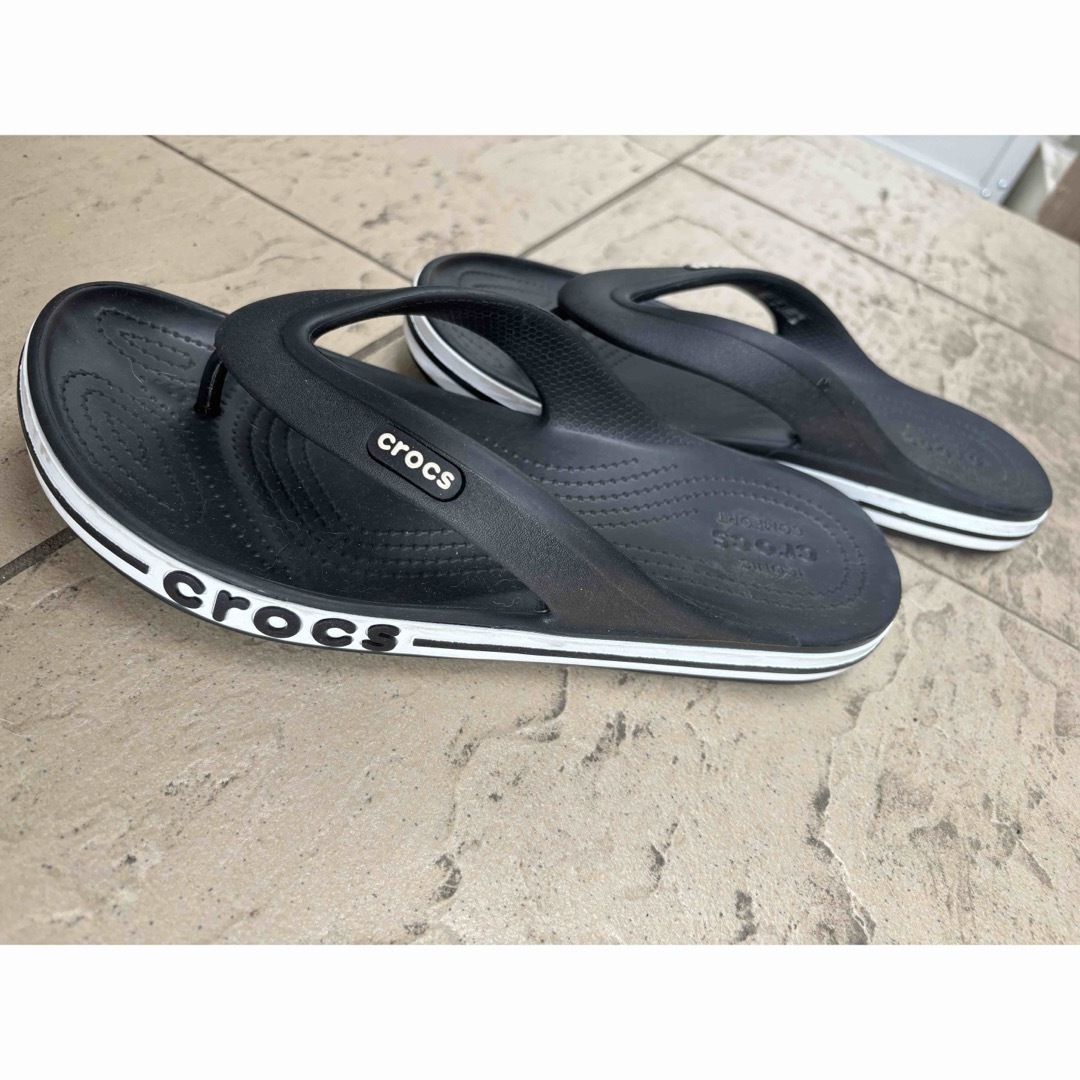 crocs(クロックス)の【新品未使用】クロックス　黒　サンダル　ビーサン　26センチ メンズの靴/シューズ(サンダル)の商品写真