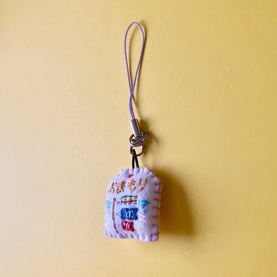 ⭐️小さなお守り　こいのぼり 🎏 フェルト ストラップ ハンドメイドのアクセサリー(キーホルダー/ストラップ)の商品写真