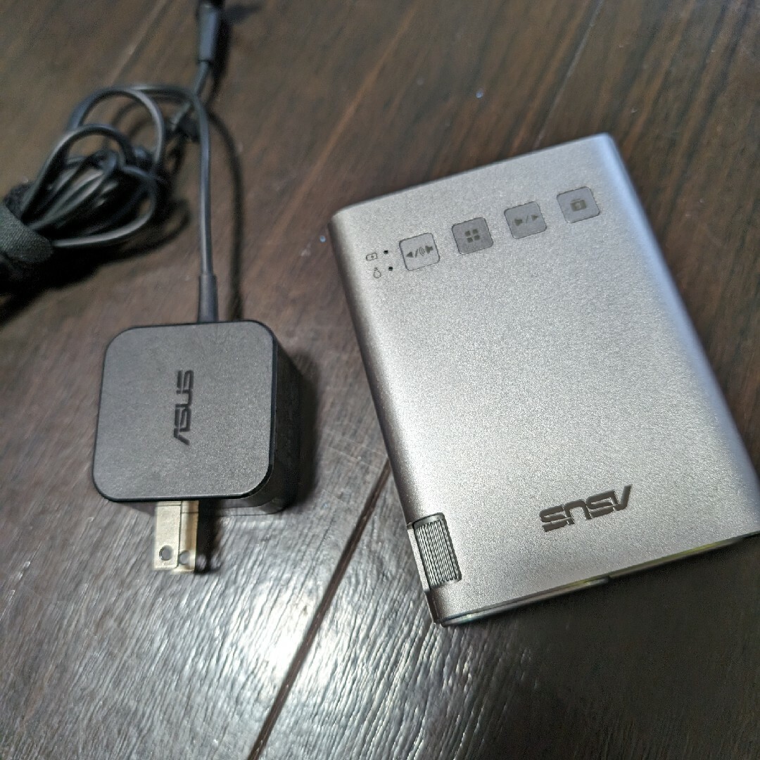 ASUS ZEN BEEM E1 スマホ/家電/カメラのテレビ/映像機器(プロジェクター)の商品写真