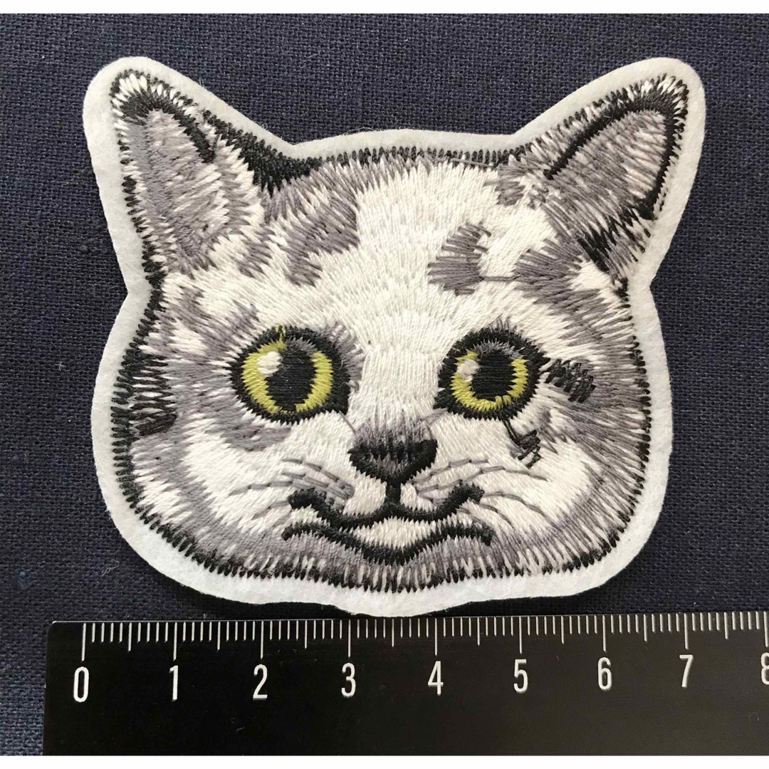 専用ページ　アイロンワッペン　白猫　リボン猫　白ずきん　花猫　4枚 ハンドメイドの素材/材料(各種パーツ)の商品写真