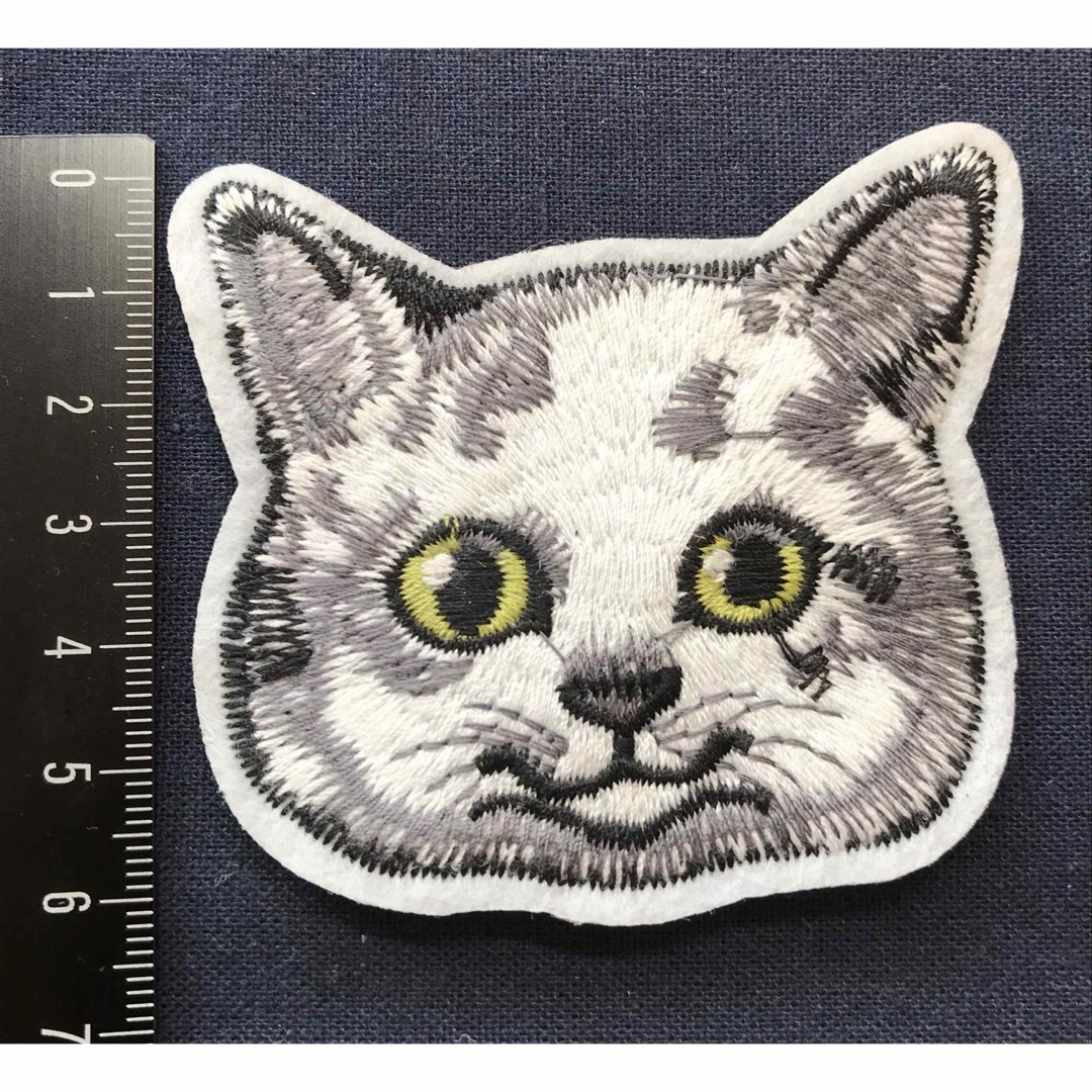 専用ページ　アイロンワッペン　白猫　リボン猫　白ずきん　花猫　4枚 ハンドメイドの素材/材料(各種パーツ)の商品写真