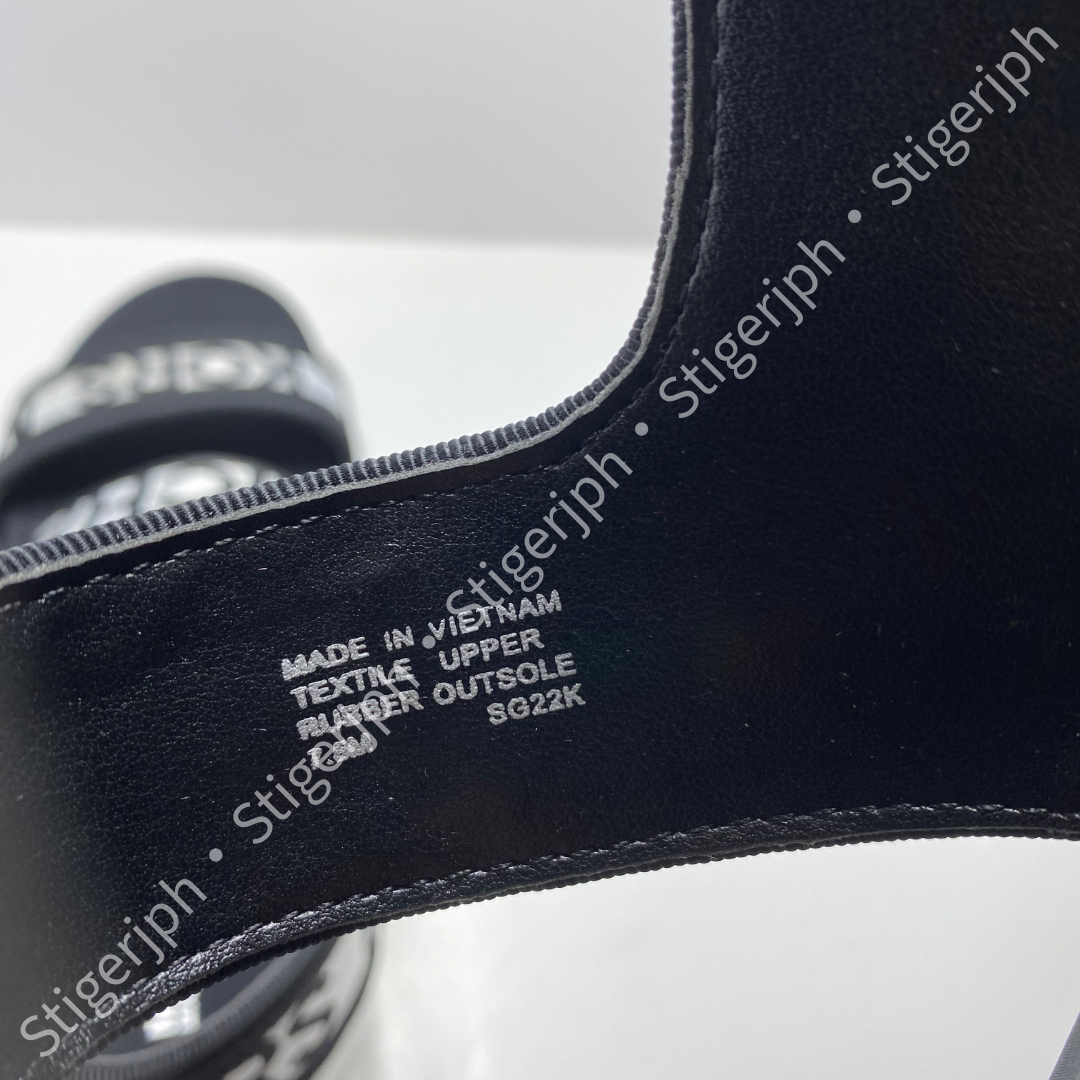 Michael Kors(マイケルコース)のマイケルコース　カトリナスライドサンダル　ブラック　ホワイト　24.5CM レディースの靴/シューズ(サンダル)の商品写真