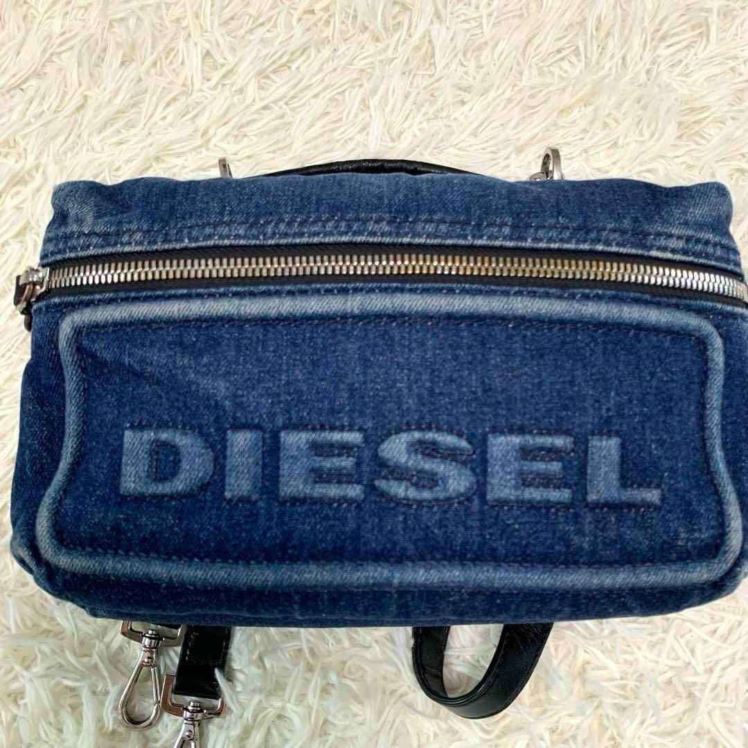 DIESEL(ディーゼル)のB216.ディーゼル【3wayバック】クロスボディ エンボスロゴ デニム レディースのバッグ(ショルダーバッグ)の商品写真