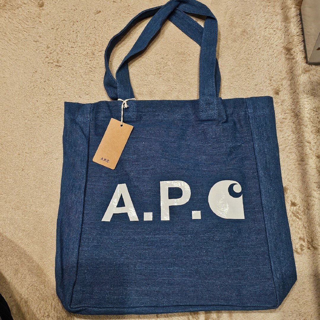 A.P.C(アーペーセー)のA.P.C.×カーハート　デニムトートバッグ　アーペーセー レディースのバッグ(トートバッグ)の商品写真