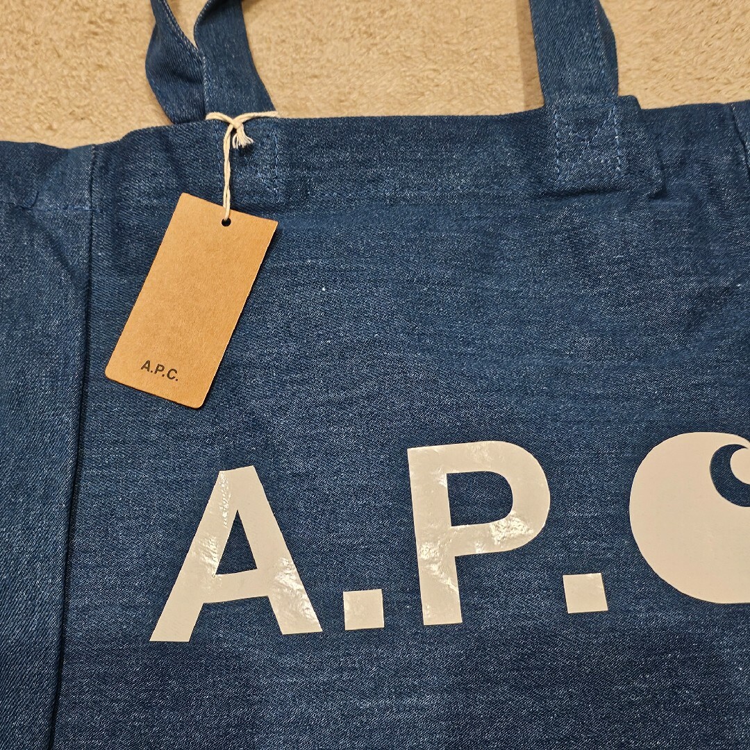 A.P.C(アーペーセー)のA.P.C.×カーハート　デニムトートバッグ　アーペーセー レディースのバッグ(トートバッグ)の商品写真