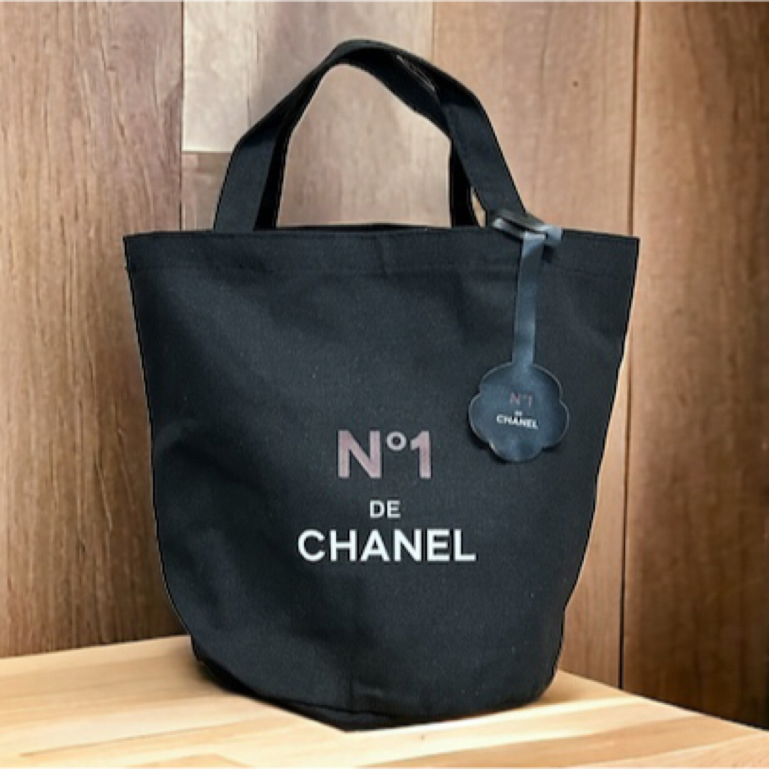 CHANEL(シャネル)のシャネル ノベルティ トートバッグ ブラック レディースのバッグ(トートバッグ)の商品写真