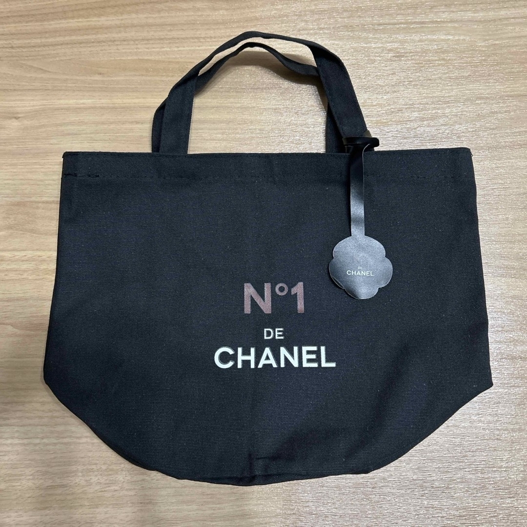 CHANEL(シャネル)のシャネル ノベルティ トートバッグ ブラック レディースのバッグ(トートバッグ)の商品写真