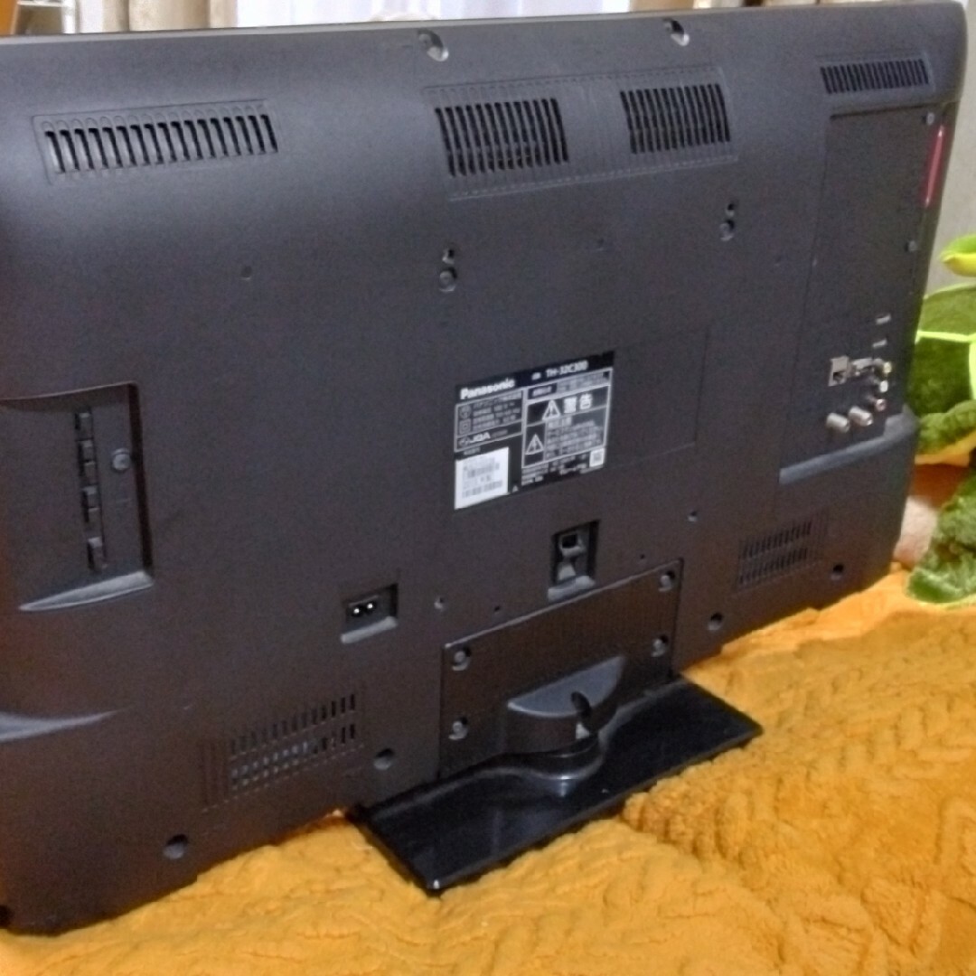 Panasonic(パナソニック)のパナソニック 32型液晶LEDテレビ　TH-32C300 D端子　HDMI２つ スマホ/家電/カメラのテレビ/映像機器(テレビ)の商品写真
