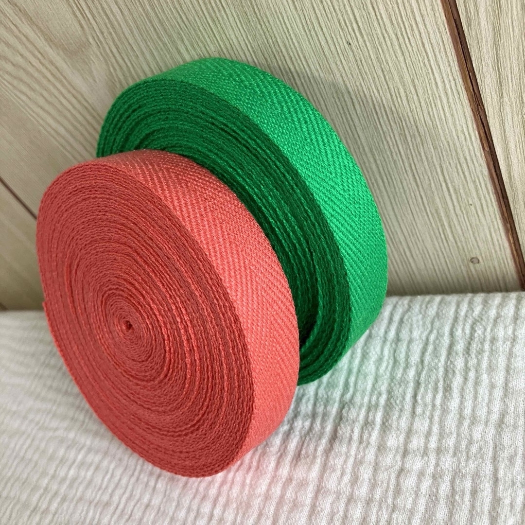 杉綾テープ　2本セット　20mm 10m グリーン　サーモンピンク　赤 朱 緑　 ハンドメイドの素材/材料(その他)の商品写真