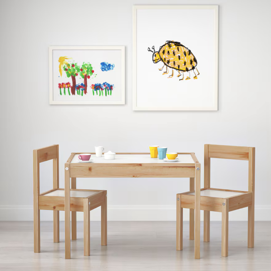 IKEA(イケア)のIKEA LÄTT レット 子ども用テーブル チェア2脚付 キッズ/ベビー/マタニティの寝具/家具(その他)の商品写真