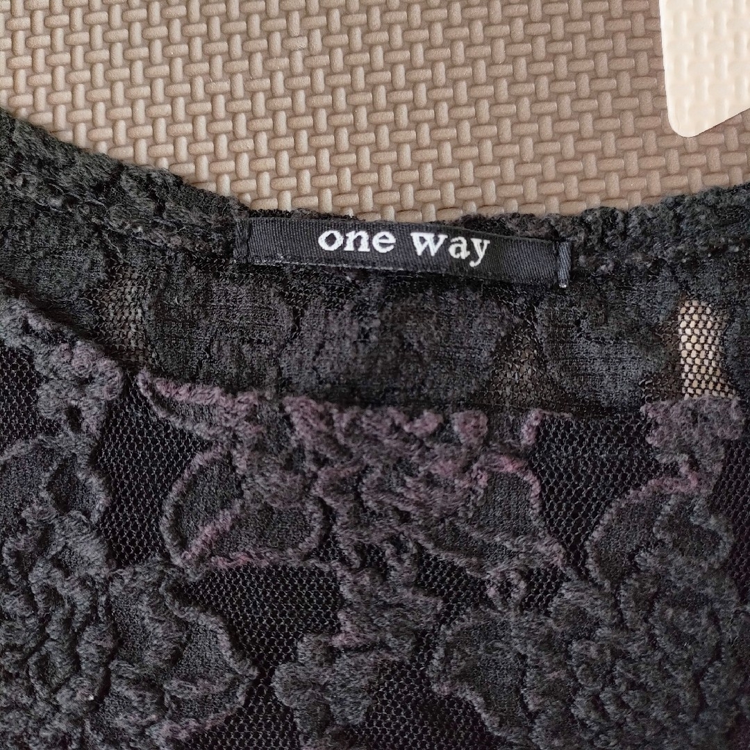 one*way(ワンウェイ)のone way　花柄　総レース　ショート丈　トップス　ブラック　ワンウェイ レディースのトップス(カットソー(半袖/袖なし))の商品写真