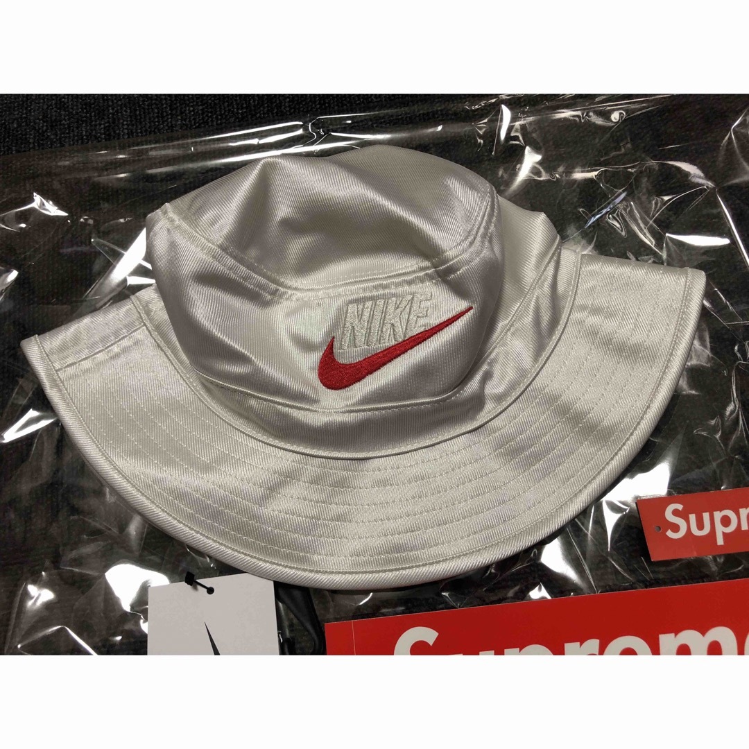 Supreme(シュプリーム)の【新品】Supreme x Nike Dazzle Crusher White メンズの帽子(ハット)の商品写真