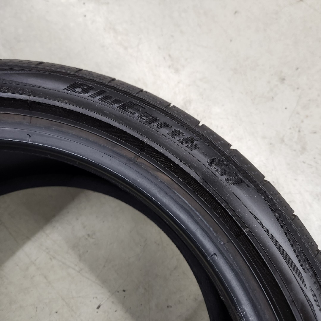 ヨコハマ(ヨコハマ)の215/45R17　ヨコハマ　BlueEarthGT 自動車/バイクの自動車(タイヤ)の商品写真