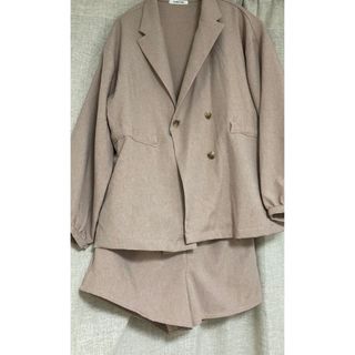 【美品】セットアップ　ジャケット　ショートパンツ　春服　レディース(テーラードジャケット)