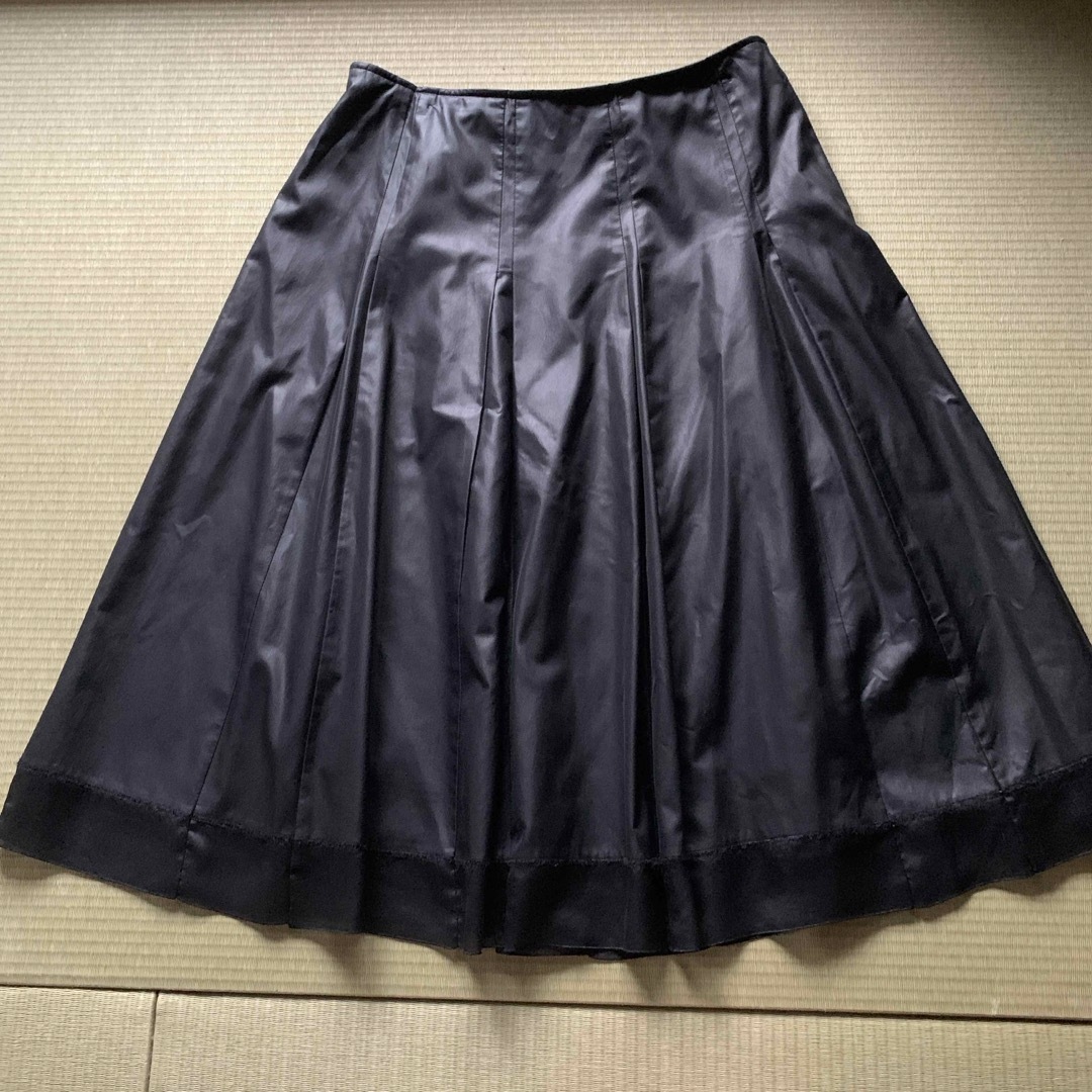 K.T 黒ひざ丈スカート レディースのスカート(ひざ丈スカート)の商品写真