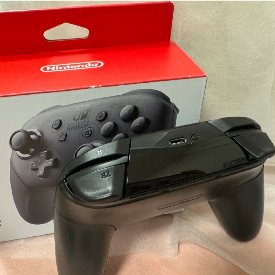 Nintendo Switch(ニンテンドースイッチ)の任天堂 Nintendo Switch Pro コントローラー  ニンテンドウ エンタメ/ホビーのゲームソフト/ゲーム機本体(その他)の商品写真