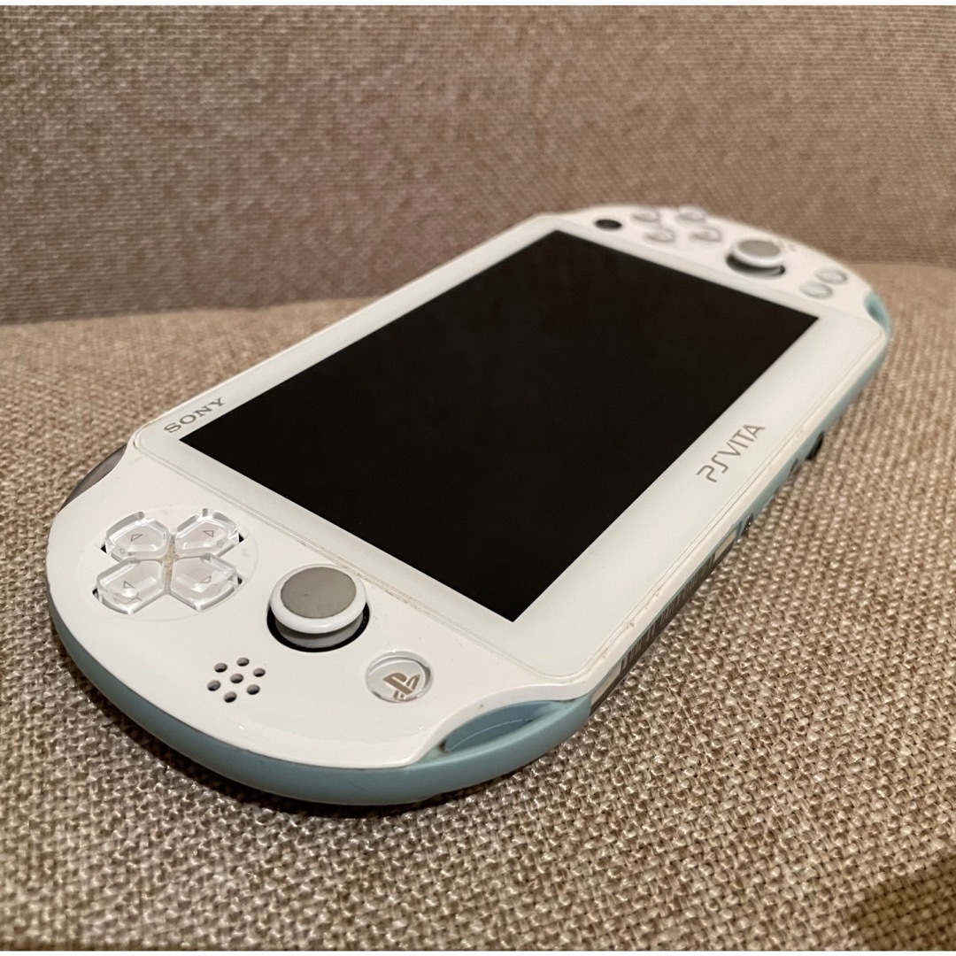 SONY(ソニー)のみやさま専用 SONY PS VITA 本体  PCH-2000 ライトブルー エンタメ/ホビーのゲームソフト/ゲーム機本体(携帯用ゲーム機本体)の商品写真