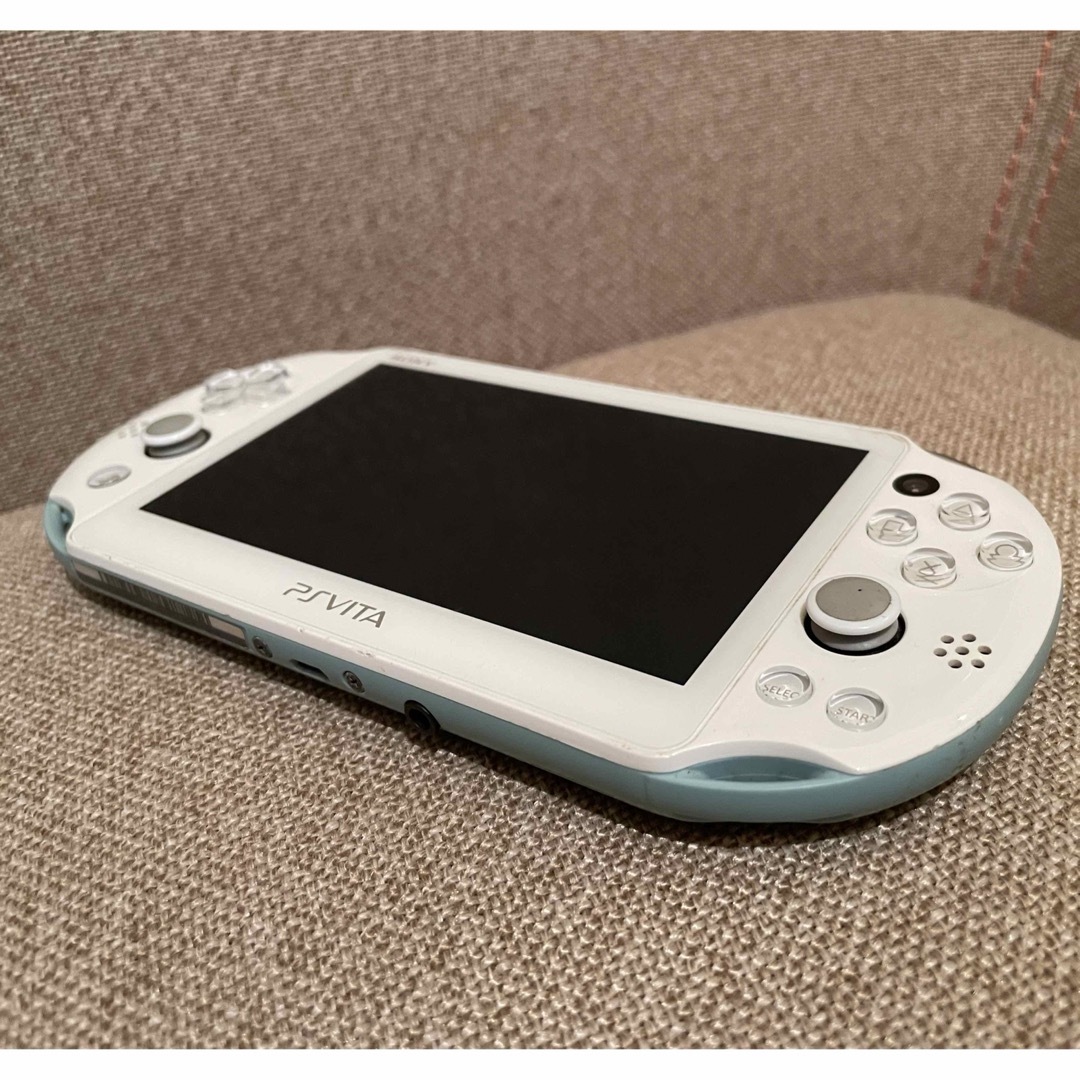 SONY(ソニー)のみやさま専用 SONY PS VITA 本体  PCH-2000 ライトブルー エンタメ/ホビーのゲームソフト/ゲーム機本体(携帯用ゲーム機本体)の商品写真