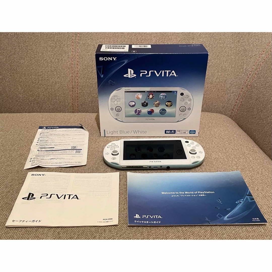 SONY(ソニー)のみやさま専用 SONY PS VITA 本体  PCH-2000 ライトブルー エンタメ/ホビーのゲームソフト/ゲーム機本体(携帯用ゲーム機本体)の商品写真