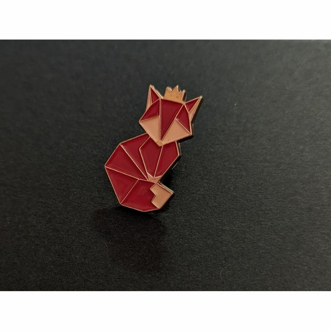 折り紙  キツネ  ピンバッジ  きつね レディースのアクセサリー(ブローチ/コサージュ)の商品写真