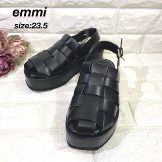 エミ(emmi)の【美品✨】emmi エミ バックストラップ 厚底グルカサンダル ブラック23.5(サンダル)