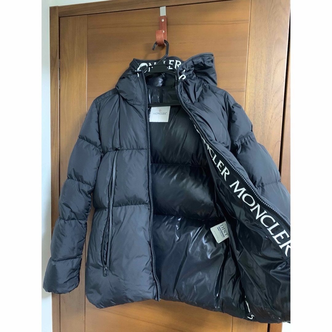 MONCLER(モンクレール)の希少　イタリア製　モンクレール　montcla モンクラ　4　moncler メンズのジャケット/アウター(ダウンジャケット)の商品写真