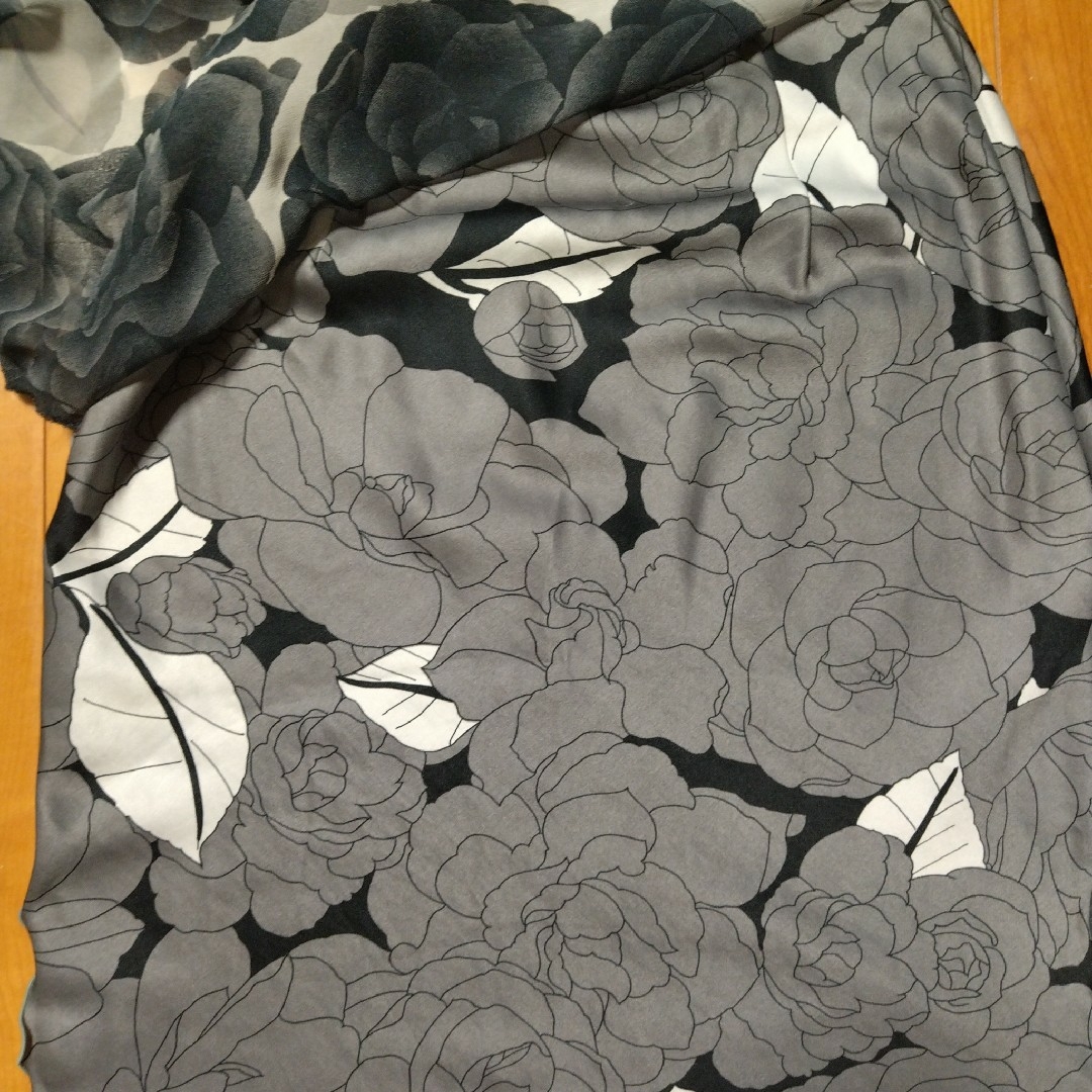 COUP DE CHANCE(クードシャンス)のクードシャンス黒薔薇のスカート レディースのスカート(ひざ丈スカート)の商品写真