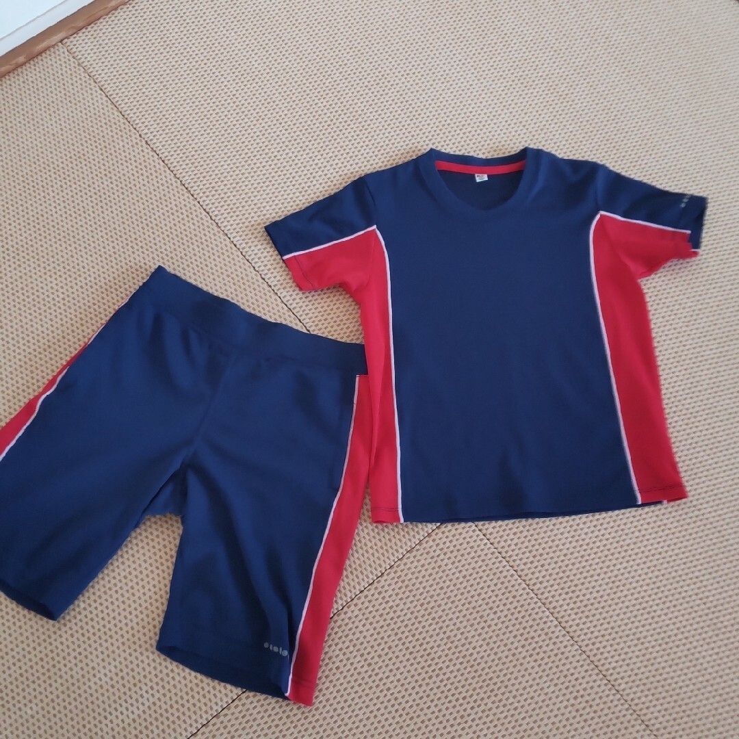 UNIQLO(ユニクロ)のユニクロ キッズTシャツ&パンツ2点セット キッズ/ベビー/マタニティのキッズ服男の子用(90cm~)(Tシャツ/カットソー)の商品写真