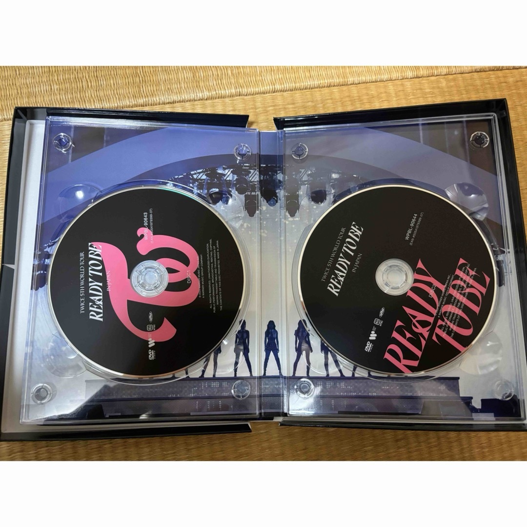 TWICE READY TO BE 初回限定盤 エンタメ/ホビーのタレントグッズ(アイドルグッズ)の商品写真