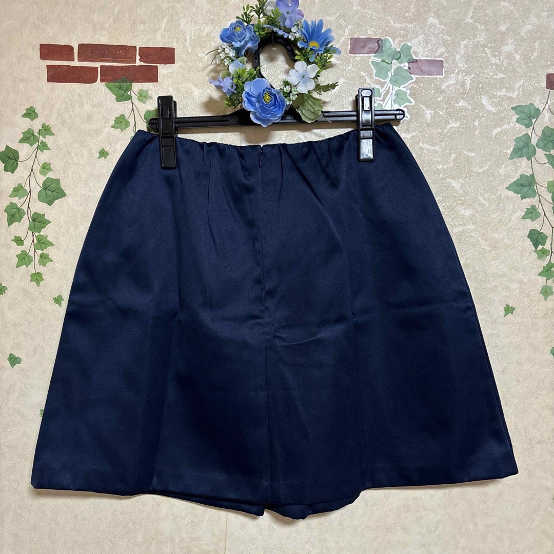 AG by aquagirl(エージーバイアクアガール)のM AG by aquagirl サテンタックスカート ボンディングスカート 紺 レディースのスカート(ひざ丈スカート)の商品写真