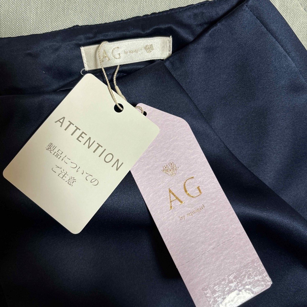 AG by aquagirl(エージーバイアクアガール)のM AG by aquagirl サテンタックスカート ボンディングスカート 紺 レディースのスカート(ひざ丈スカート)の商品写真