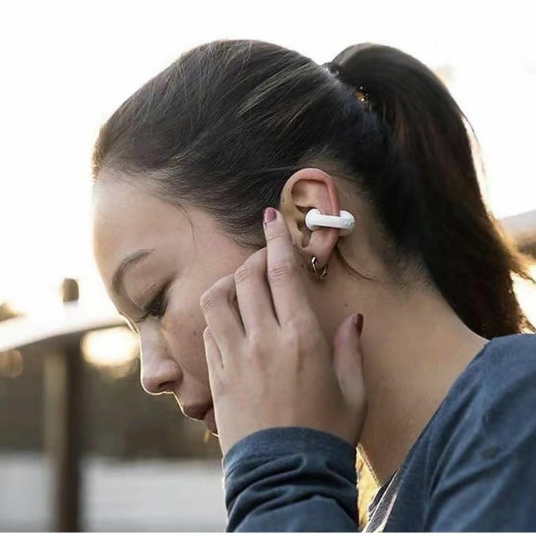 骨伝導 イヤホン ワイヤレスイヤホン イヤーカフ　スポーツ　通勤通学 スマホ/家電/カメラのオーディオ機器(ヘッドフォン/イヤフォン)の商品写真