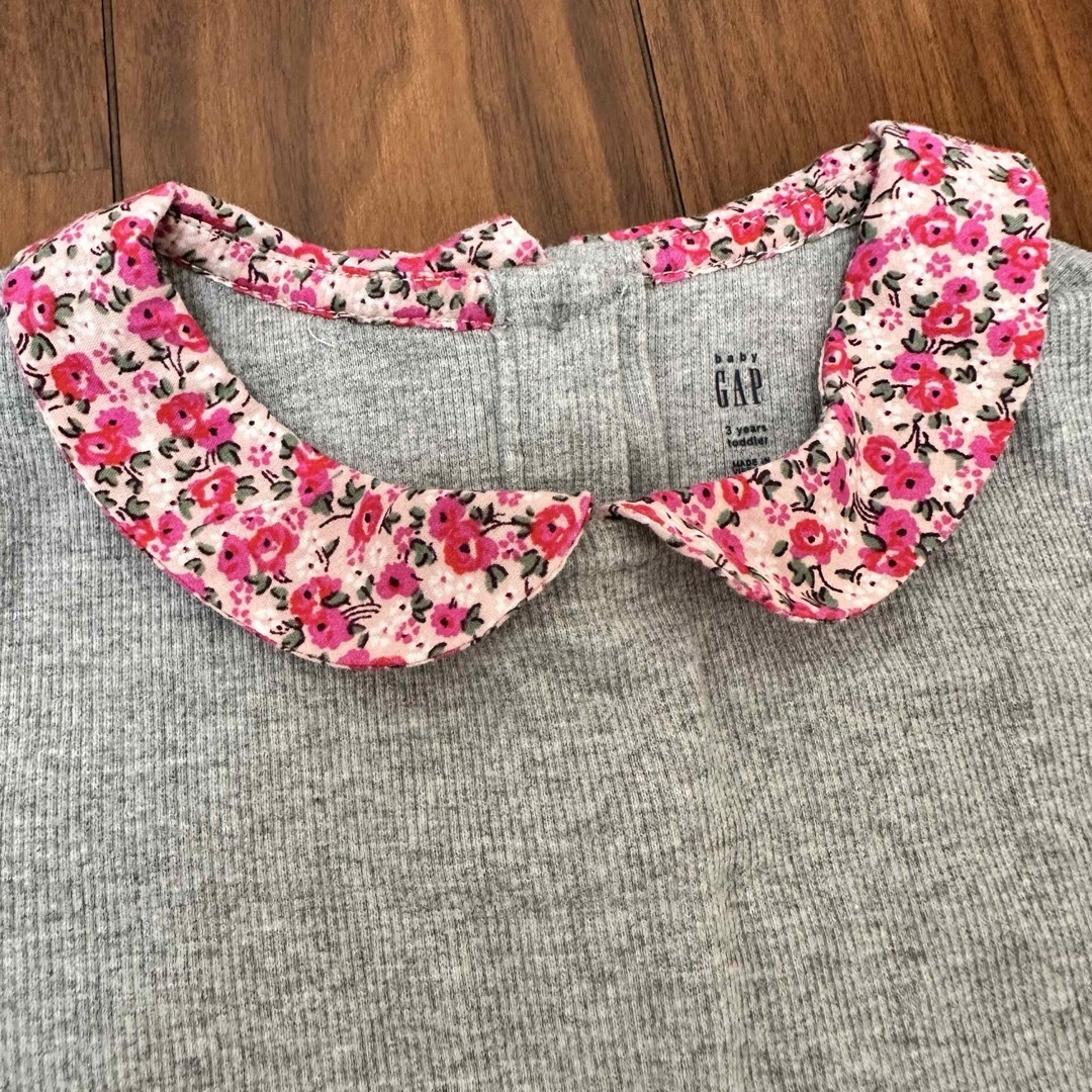 GAP(ギャップ)のbabyGAP 襟付きカットソー　2枚セット　女の子　長袖 キッズ/ベビー/マタニティのキッズ服女の子用(90cm~)(Tシャツ/カットソー)の商品写真