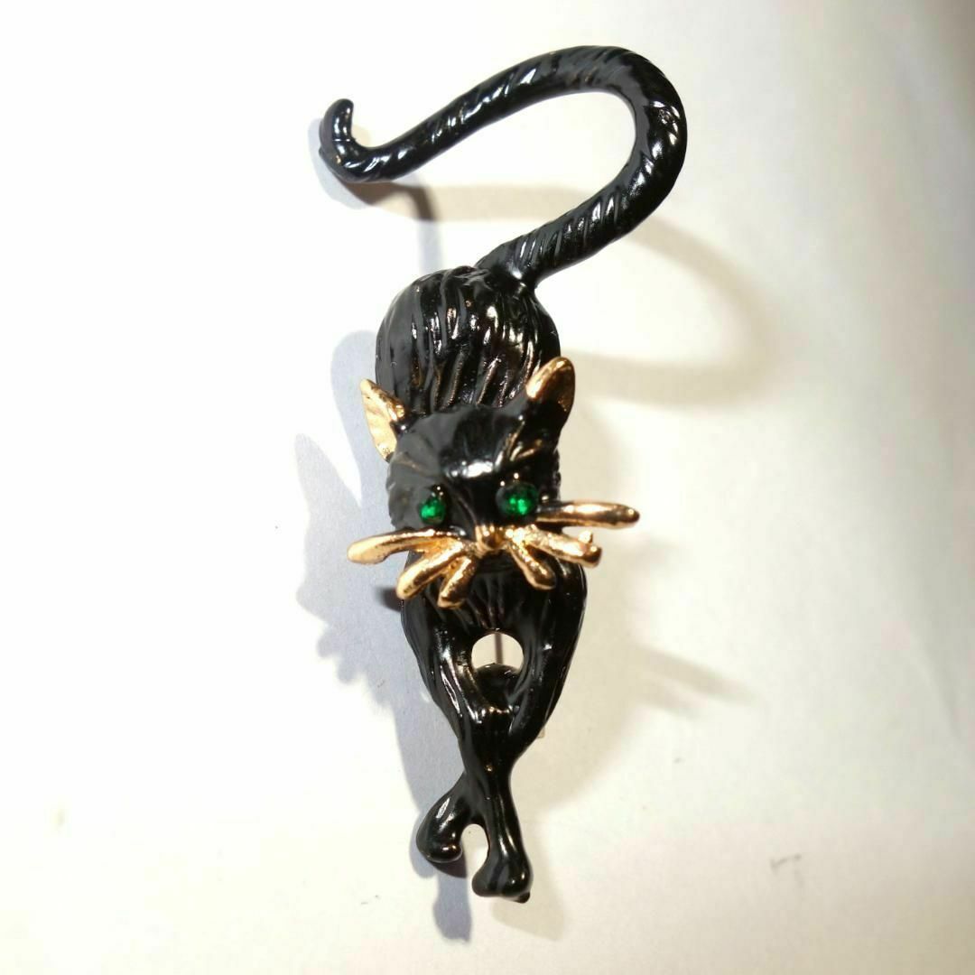黒猫　クロネコ　ねこ　伸び　ラインストーン　ブローチ　ピンバッジ　ラペルピン レディースのアクセサリー(ブローチ/コサージュ)の商品写真