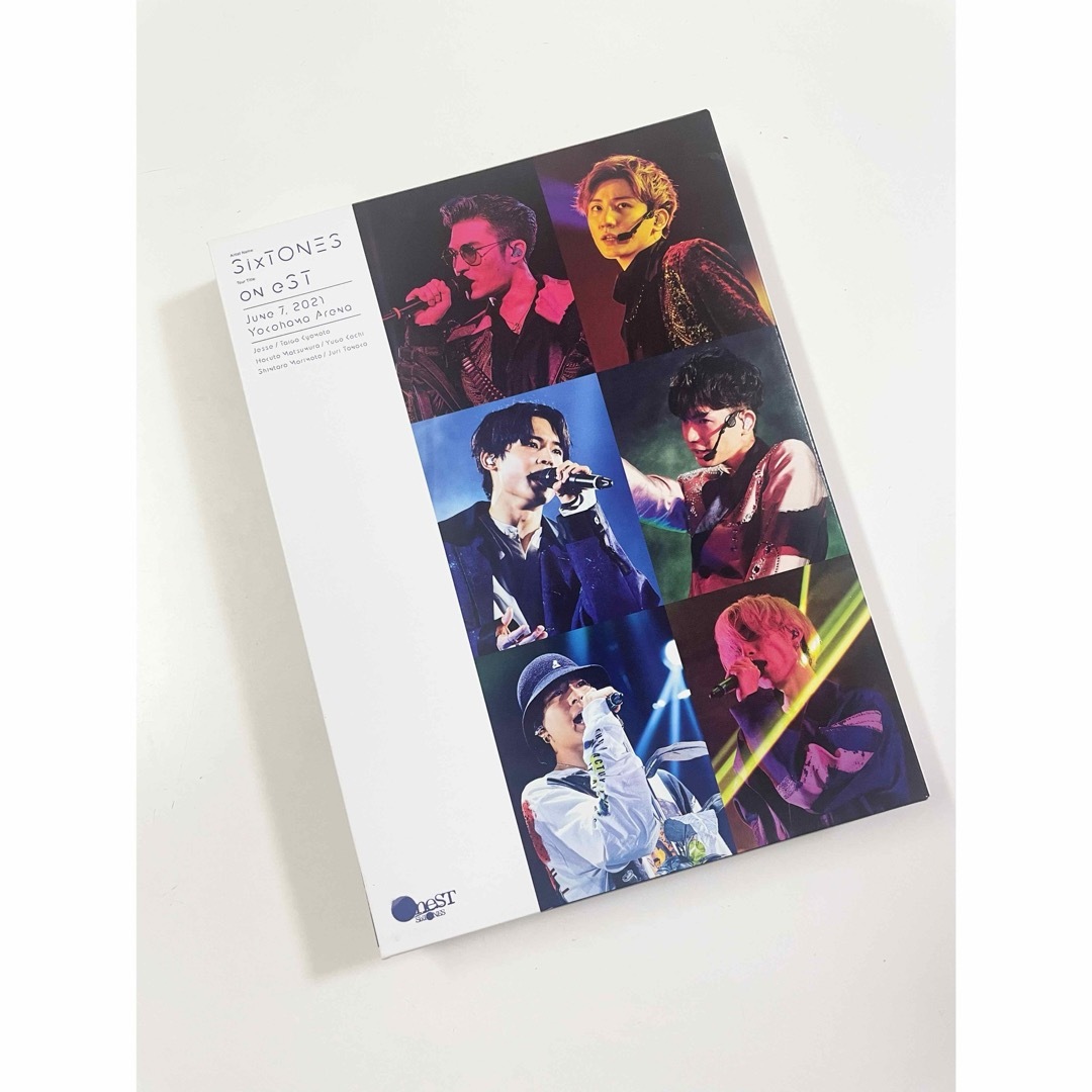 SixTONES(ストーンズ)のon　eST（初回盤） Blu-ray エンタメ/ホビーのDVD/ブルーレイ(アイドル)の商品写真