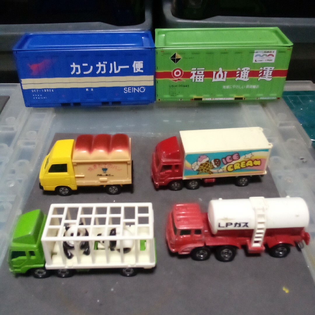 TOMMY(トミー)の日本製トミカ　トラック４台 エンタメ/ホビーのおもちゃ/ぬいぐるみ(ミニカー)の商品写真