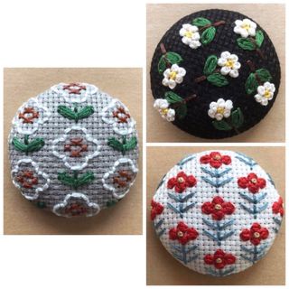 刺繍ブローチ　花柄⑳【生成り×レッドオレンジ】