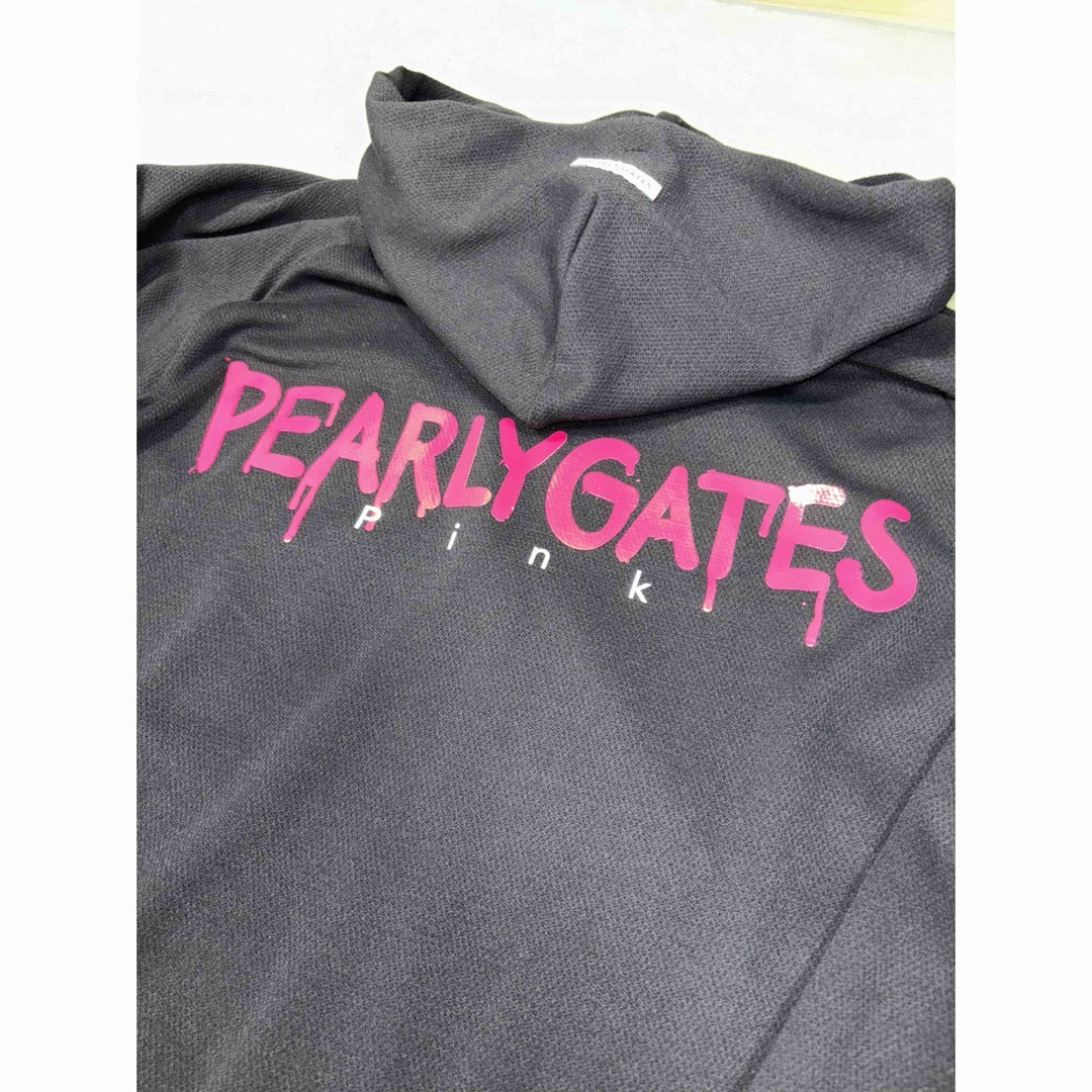 PEARLY GATES(パーリーゲイツ)の（超美品）パーリーゲイツ、pink&black、ペイントロゴ、パーカー、サイズ5 スポーツ/アウトドアのゴルフ(ウエア)の商品写真