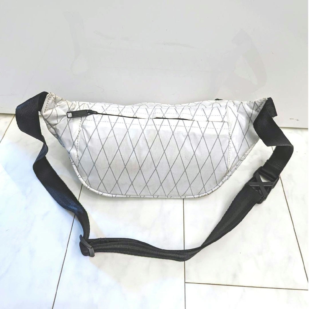 F/CE.(エフシーイー)のエフシーイー F/CE. ウエストバッグ ウエストポーチ　白 メンズのバッグ(ウエストポーチ)の商品写真