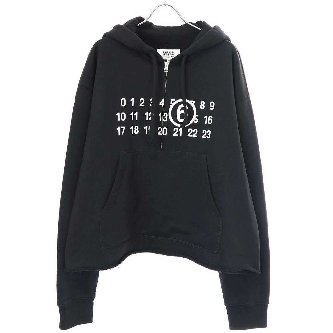 MM6(エムエムシックス)のMM6 Maison Margiela  エムエムシックス メゾン マルジェラ 23AW SWEATSHIRT ロゴプリントハーフジップスウェットパーカー S52GU0204 ブラック S レディースのトップス(パーカー)の商品写真