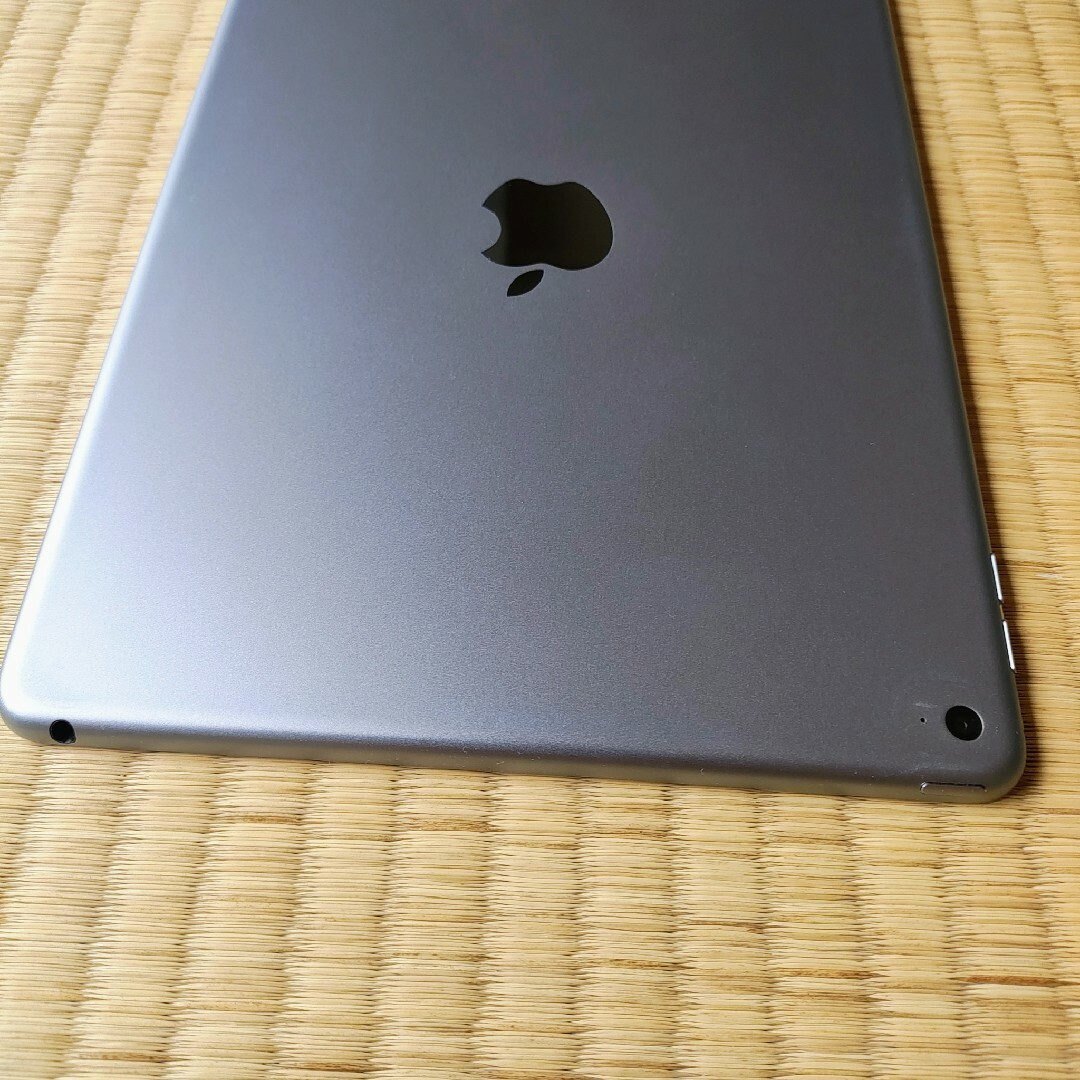 Apple(アップル)の【美品】iPad Air2 MGKL2J/A 64GBスペースグレイ スマホ/家電/カメラのPC/タブレット(タブレット)の商品写真