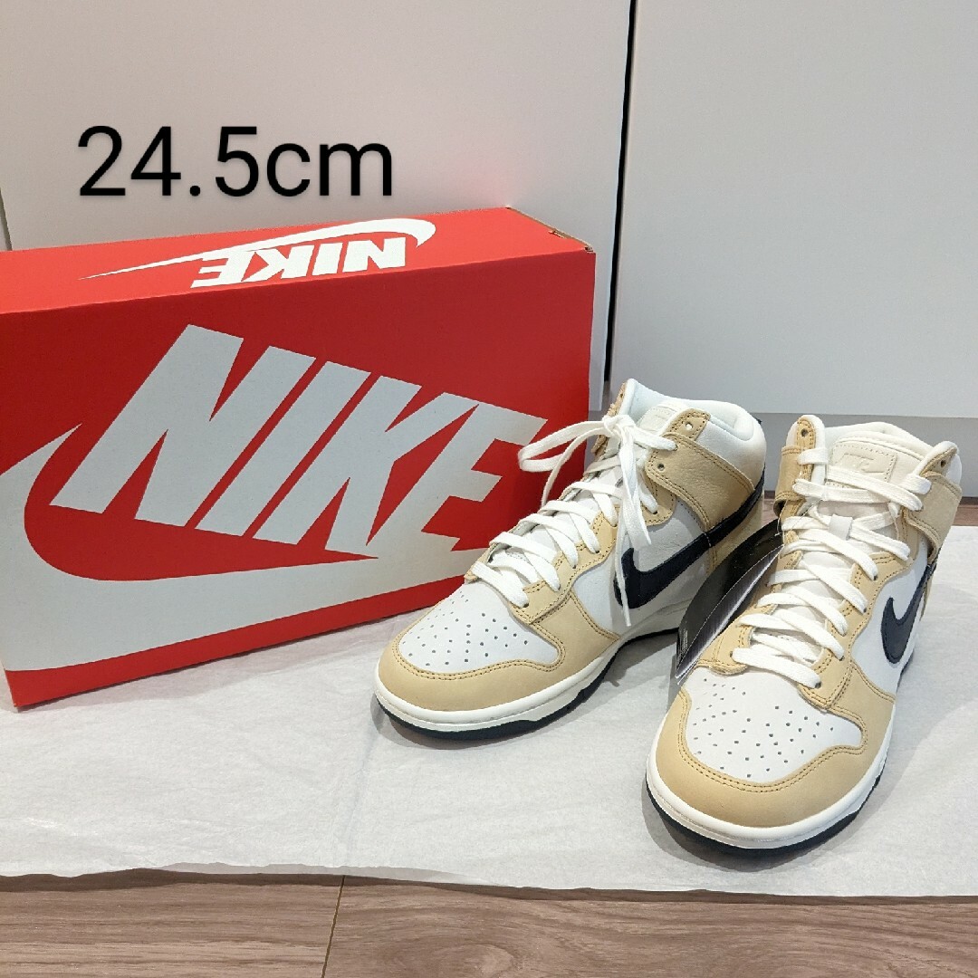 NIKE(ナイキ)の新品 NIKE DUNK HIGH RETRO ナイキ ダンク 未使用 ベージュ レディースの靴/シューズ(スニーカー)の商品写真