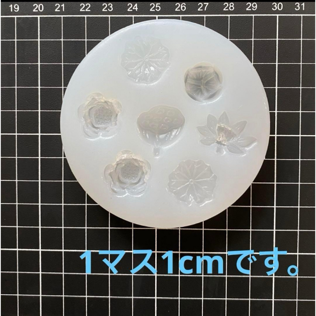 シリコンモールド　フラワー　葉っぱ　ハス　蕾　蓮　花　レジン　トレカケース　装飾 ハンドメイドの素材/材料(各種パーツ)の商品写真