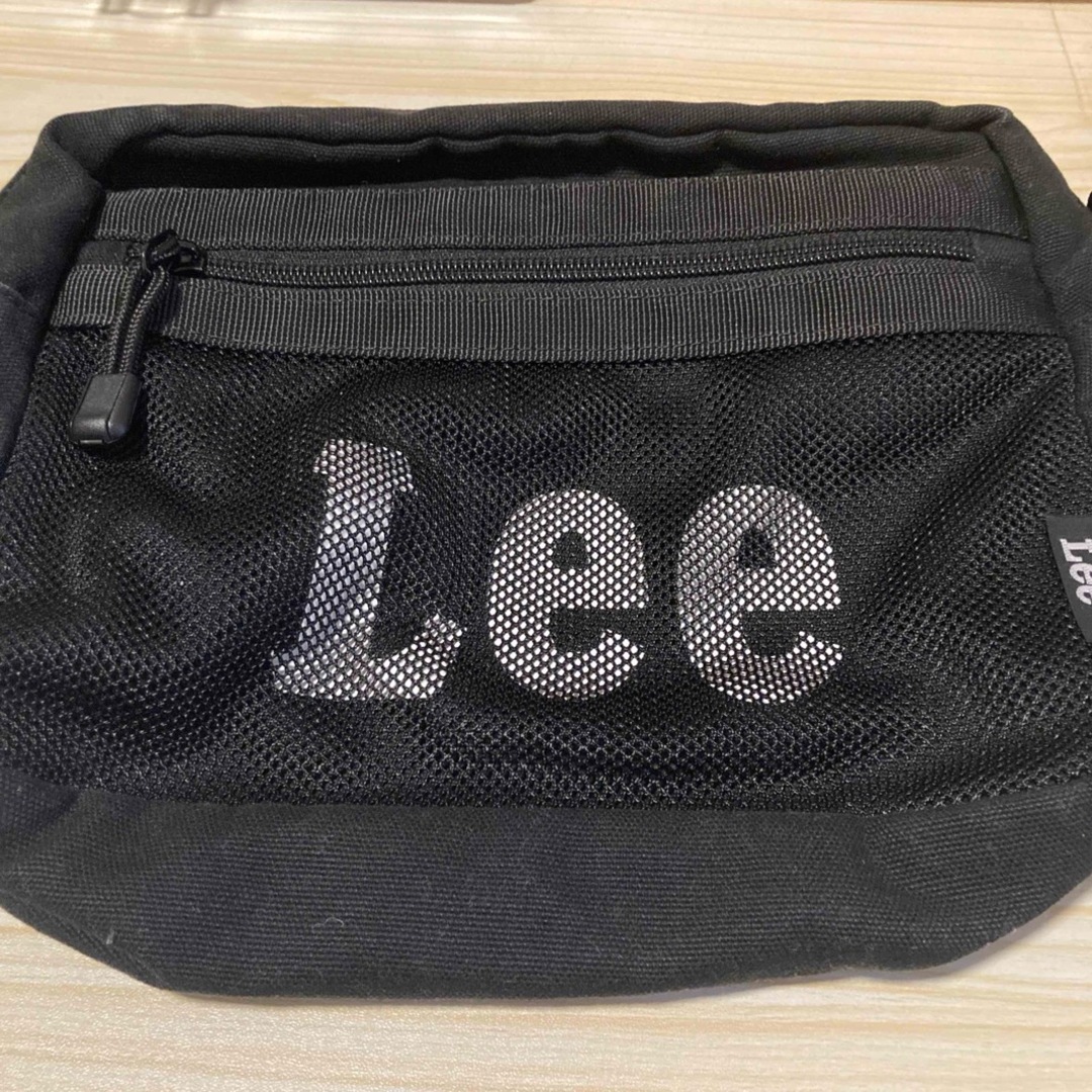 Lee(リー)のLee ファスナーショルダーバッグ　黒 レディースのバッグ(ショルダーバッグ)の商品写真